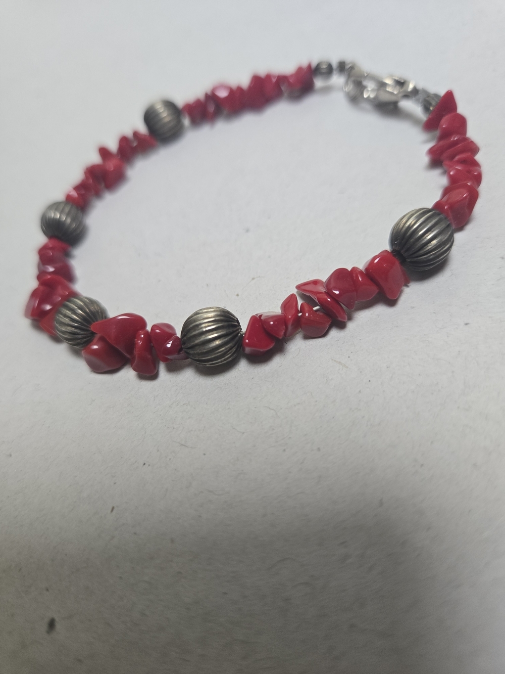 Red Chip Stone Bead Bracelet with Bronze Accent Beads